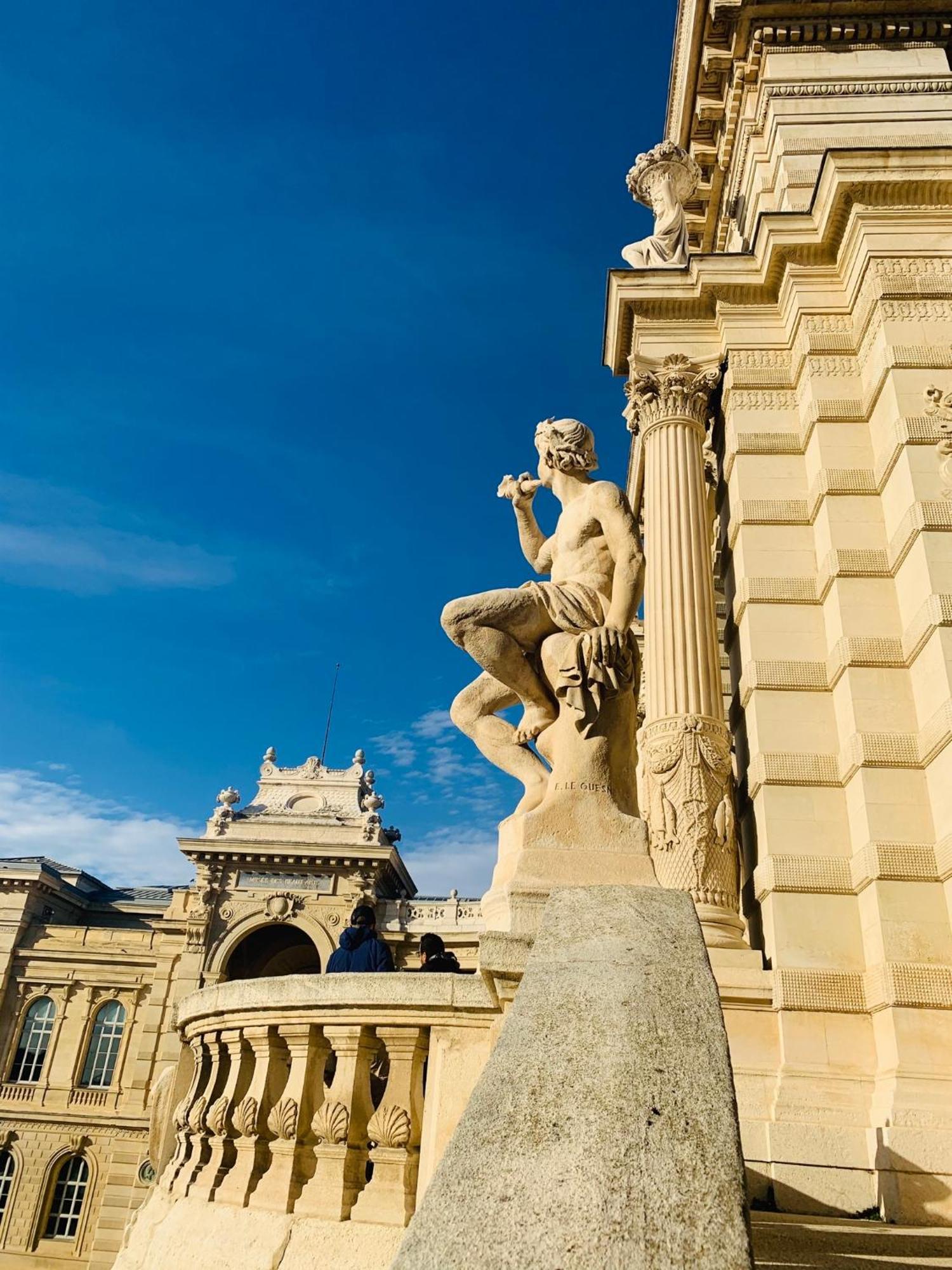 Appartement entièrement rénové, ensoleillé, à 3mn de la Gare St Charles, avec la vue sur Notre-Dame de la Garde Marselha Exterior foto